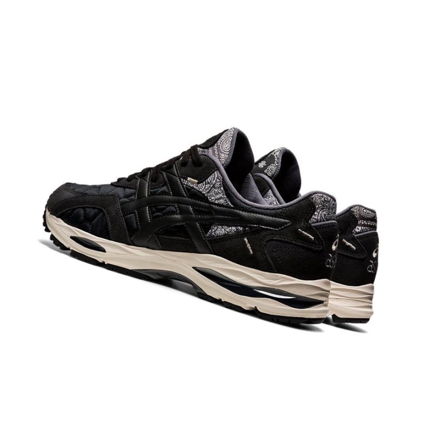 Black Men's Asics GEL-MC PLUS Sneakers | US04271HE