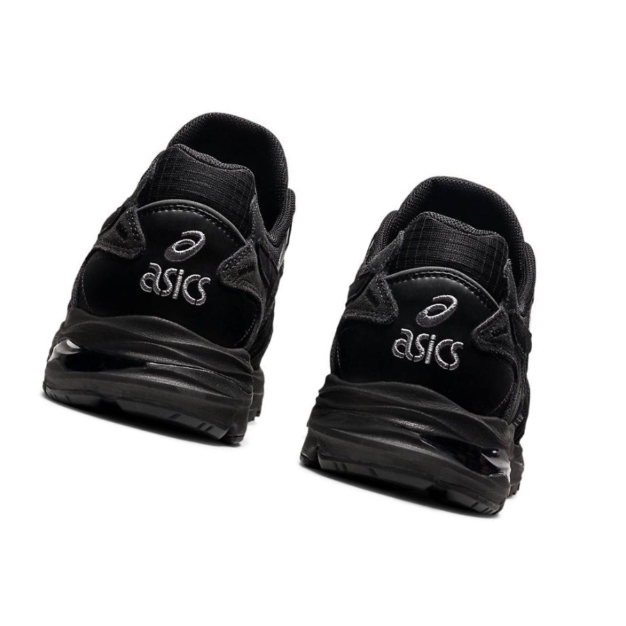 Black Men's Asics GEL-MC PLUS Sneakers | US08351XR