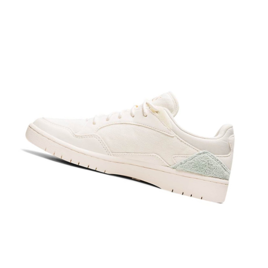 Cream Women's Asics SKYCOURT Sneakers | US45673XS